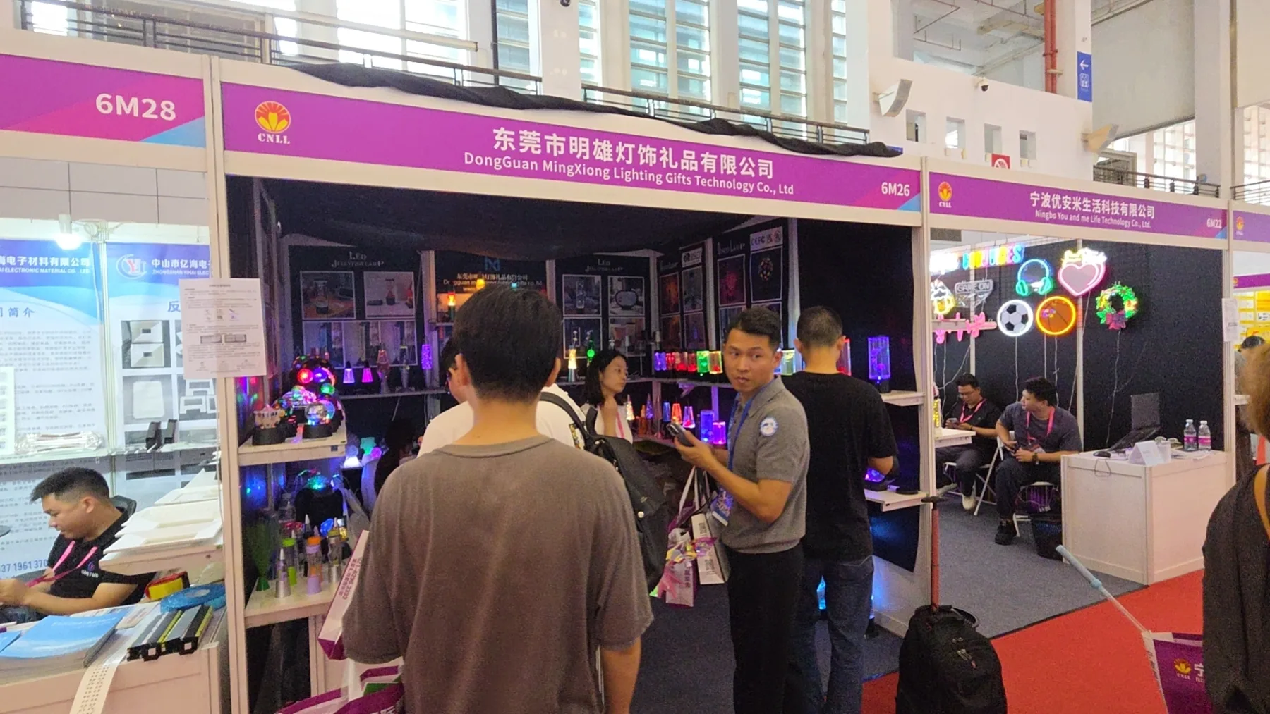 Trade buyers at Mingxiong Lighting booth 6M26 in Ningbo